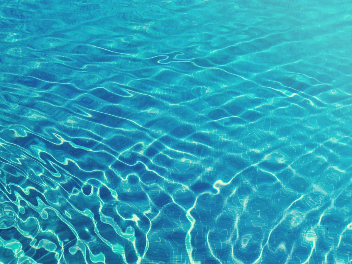 Ahorra energía y agua en tu piscina